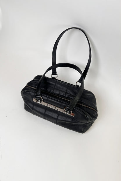 Vintage Chanel black leather stitched shoulder bag